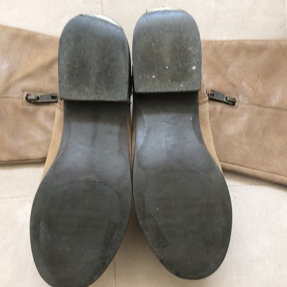 Jessica Simpson riding boots - Picture 2 of 5